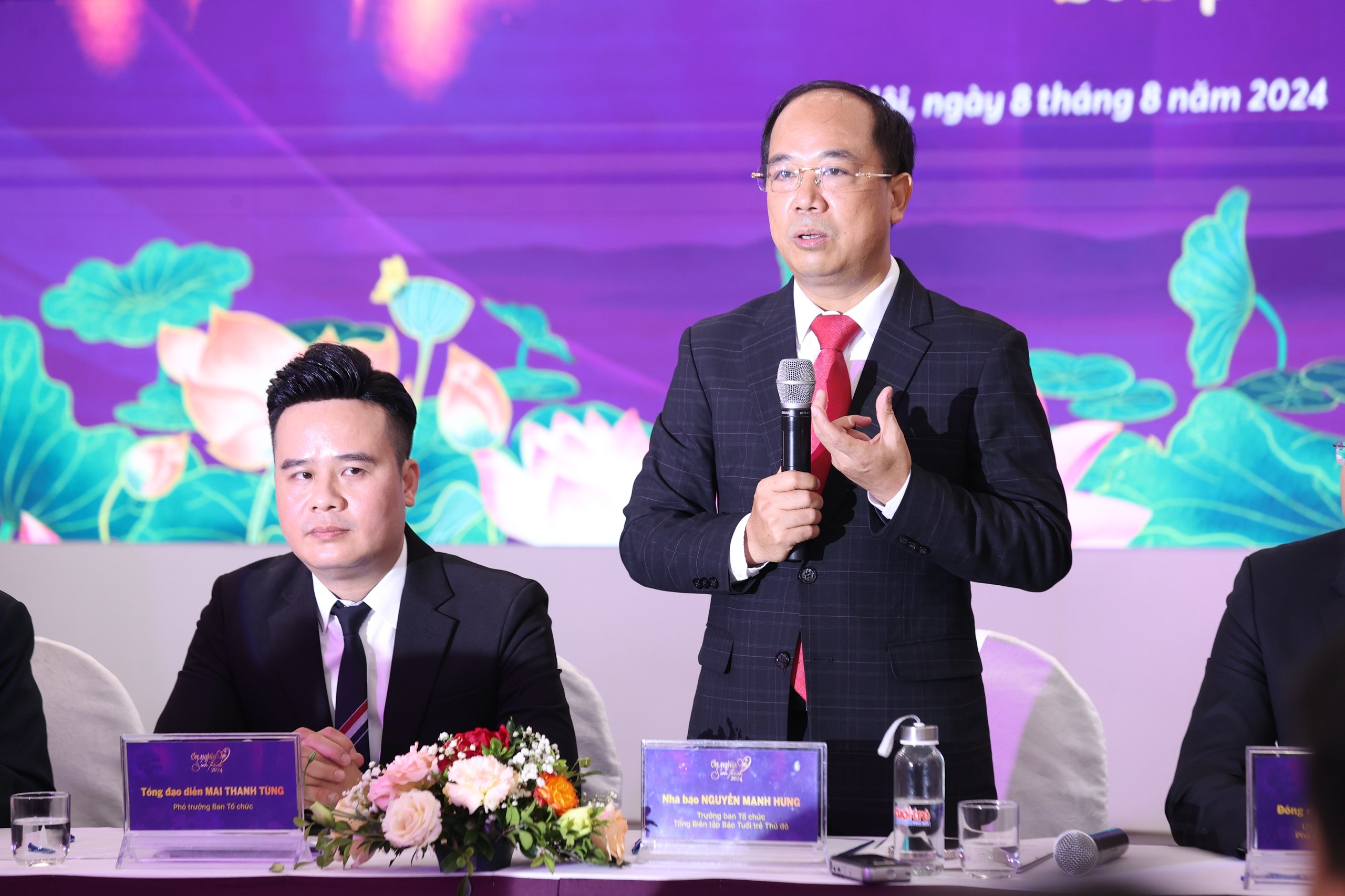 Nghệ sĩ Nhân dân Lê Chức: Tôi là người duy nhất trong 10 anh chị em được bú sữa trực tiếp từ mẹ- Ảnh 3.
