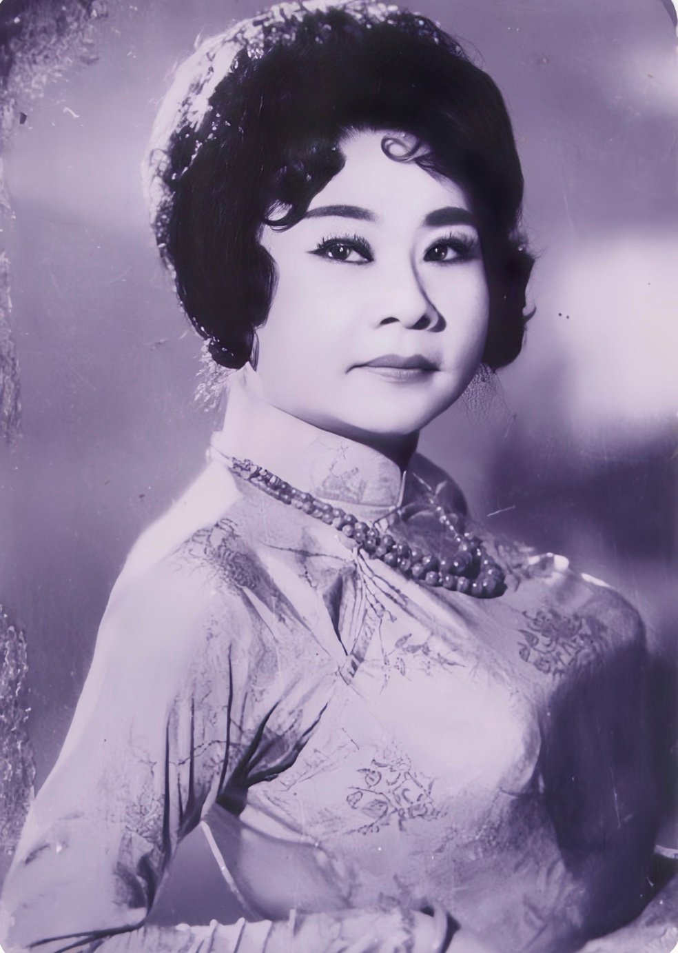 Nghệ sĩ Nhân dân từng kết hôn với đại gia giàu bậc nhất miền Nam, bỏ tiền xây bia mộ cho nghệ sĩ lão thành - Ảnh 1.