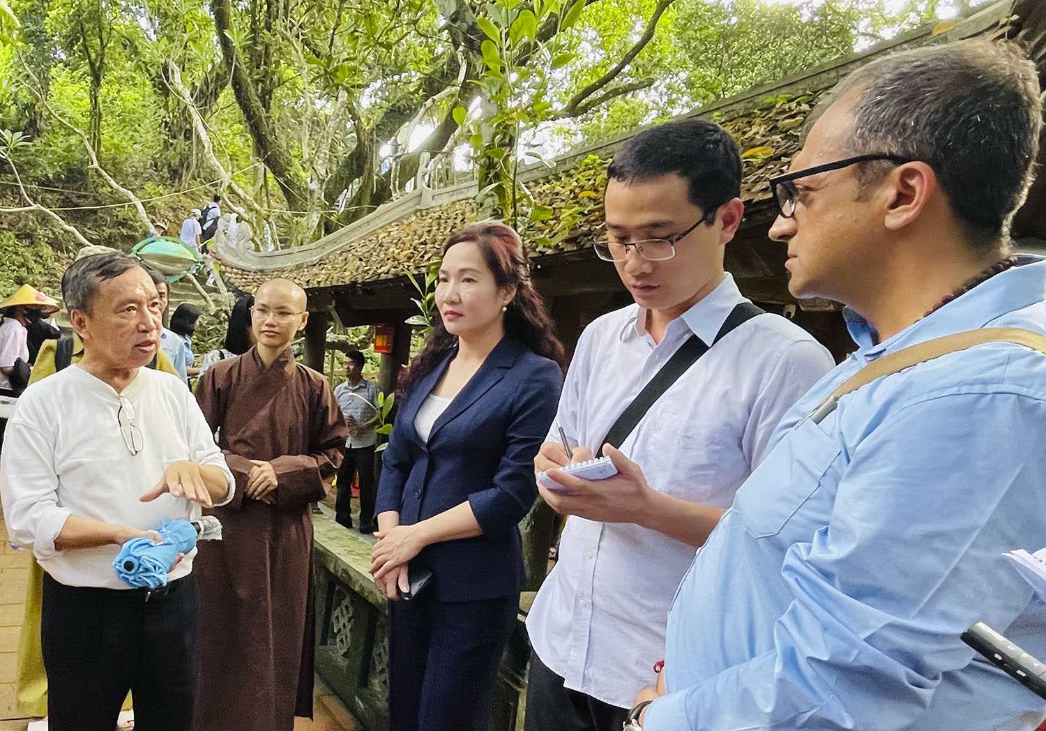 Chuyên gia UNESCO thẩm định thực địa Khu di tích và danh thắng Yên Tử - Ảnh 2.