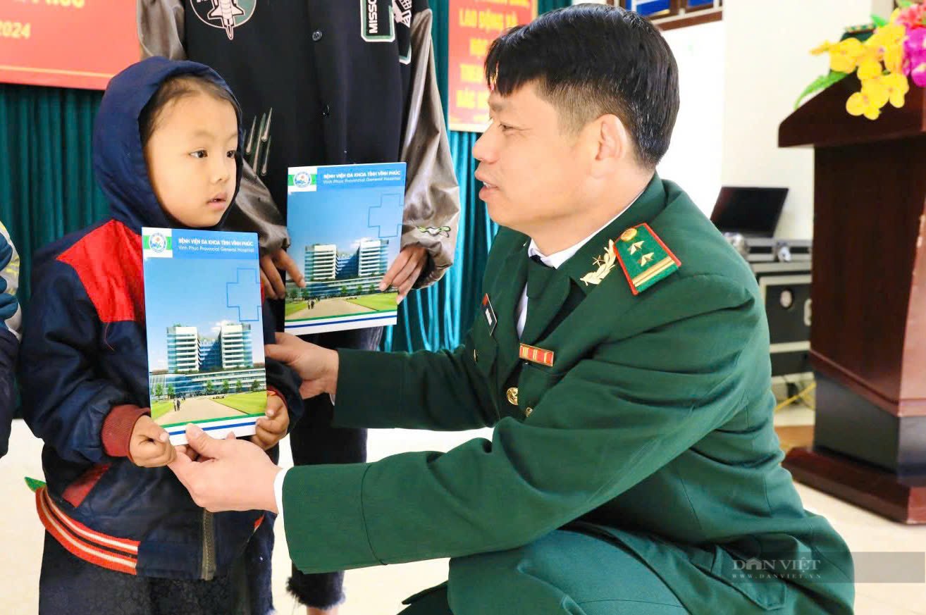 Quốc kỳ Việt Nam - Lòng yêu nước hiện diện trong mỗi người con đất Việt - Ảnh 17.