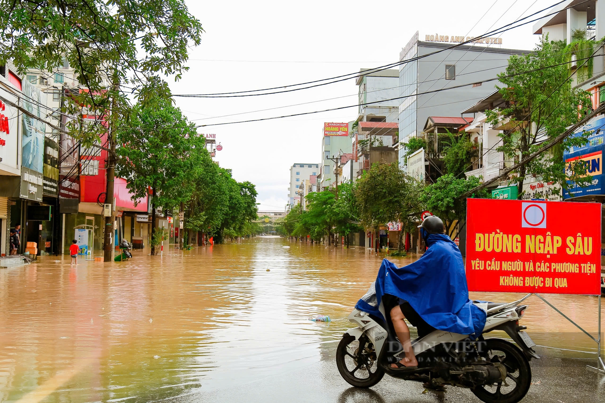 Lũ trên sông Thao tại Yên Bái vượt lịch sử năm 1968 hơn 1m, lũ sông Hồng tại Hà Nội sắp lên báo động 2 - Ảnh 3.