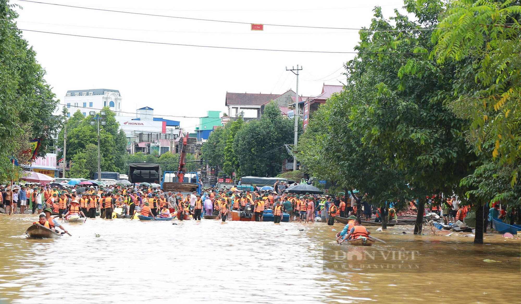 Lũ trên sông Thao tại Yên Bái vượt lịch sử năm 1968 hơn 1m, lũ sông Hồng tại Hà Nội sắp lên báo động 2 - Ảnh 6.