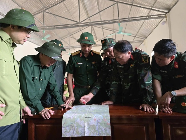 Quân khu 2 huy động 300 chiến sĩ tìm kiếm người mất tích tại Làng Nủ (Bảo Yên) - Ảnh 3.