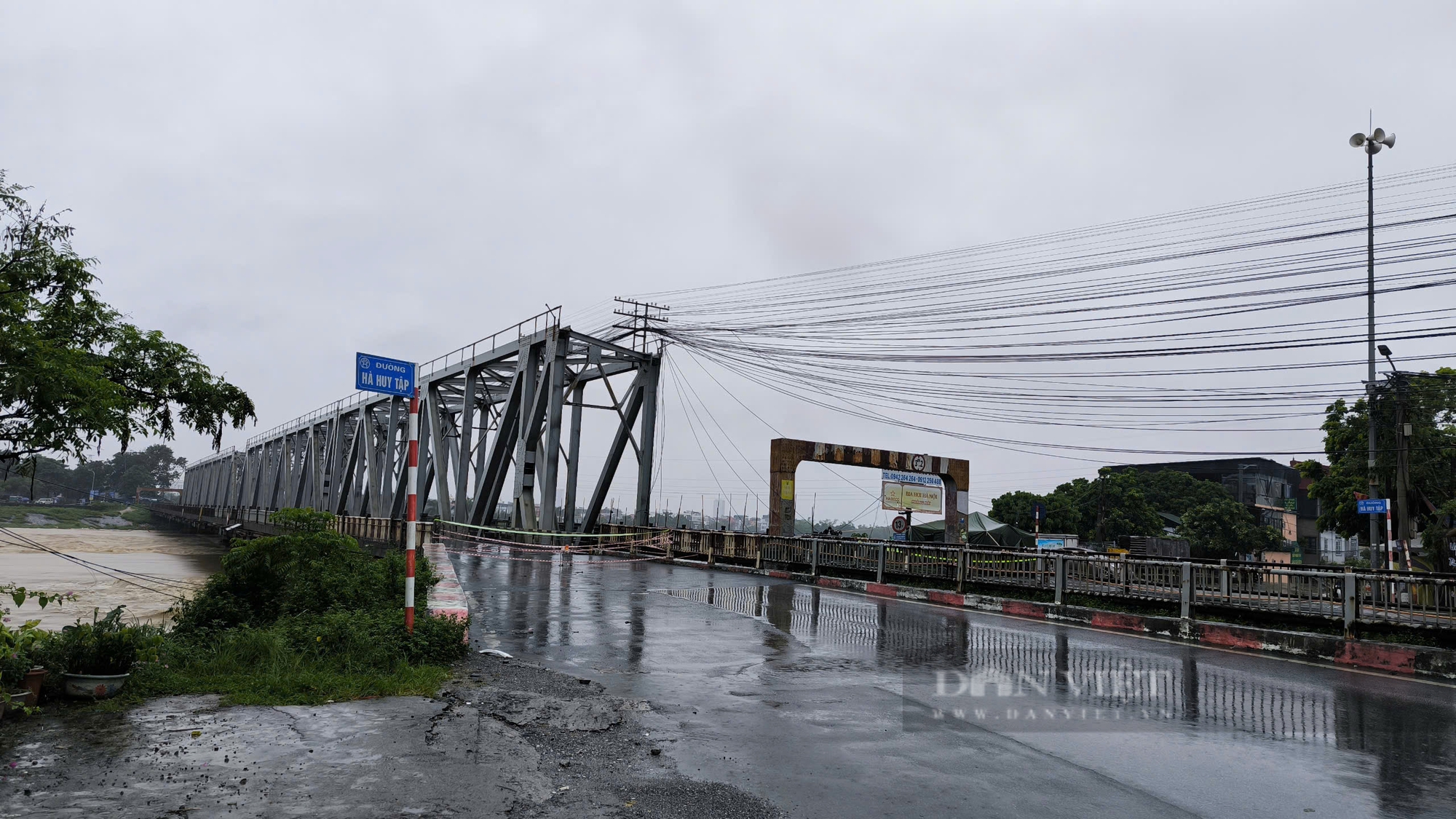 Lũ trên sông Hồng tại Hà Nội sắp lên báo động 3, Trung Quốc xả lũ từ 11 giờ trưa nay trên sông Lô - Ảnh 1.