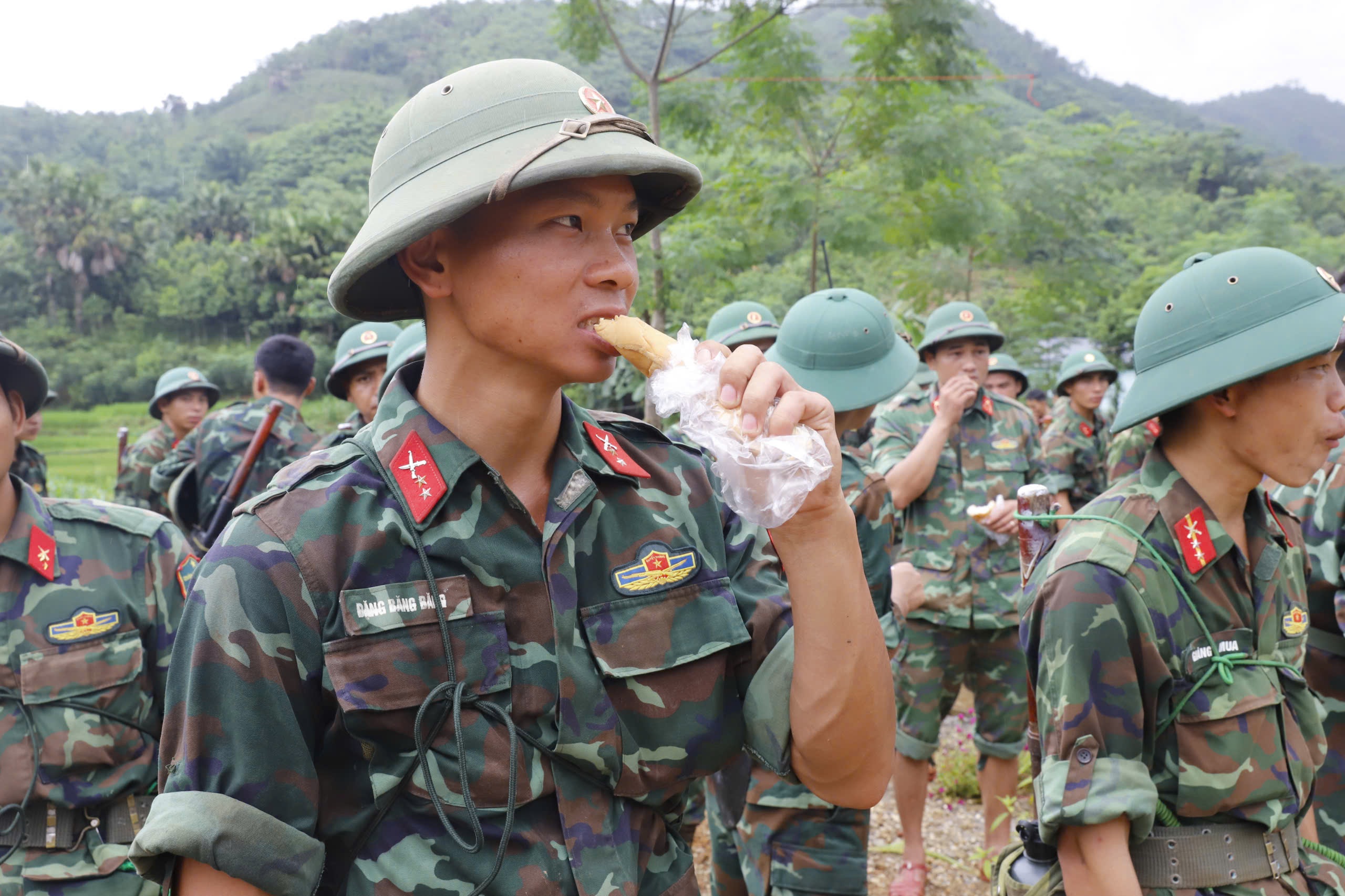 Cập nhật lũ quét Làng Nủ, diễn biến mới nhất từ hiện trường - Ảnh 2.