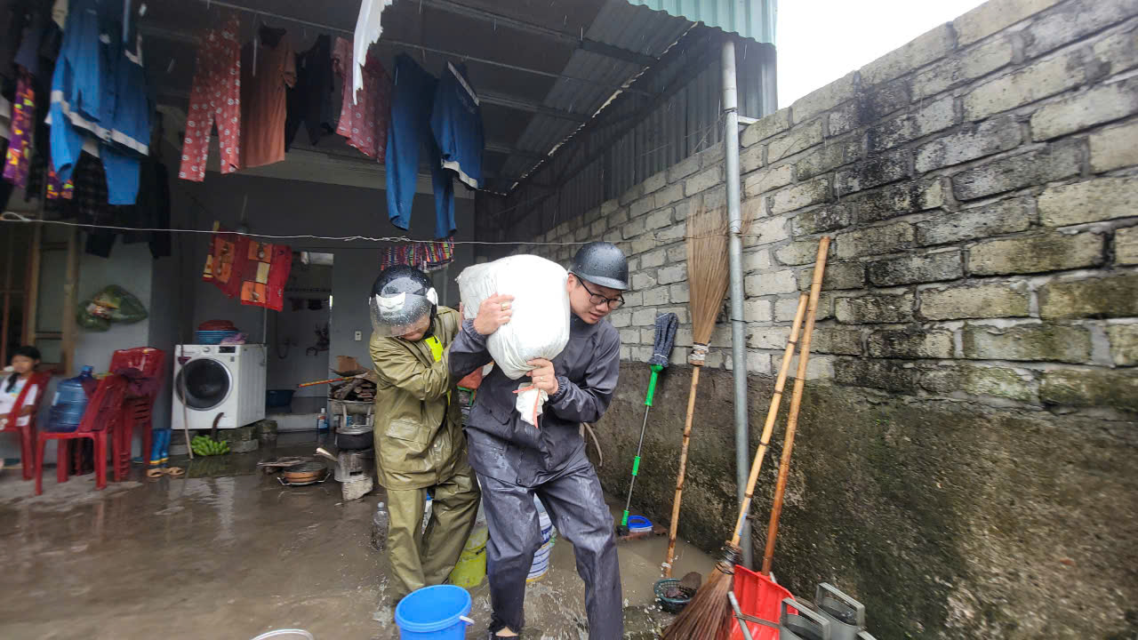 Lũ trên sông Hồng tại Hà Nội sắp lên báo động 3, nước lũ đổ dồn về các sông ở đồng bằng sông Hồng - Ảnh 5.