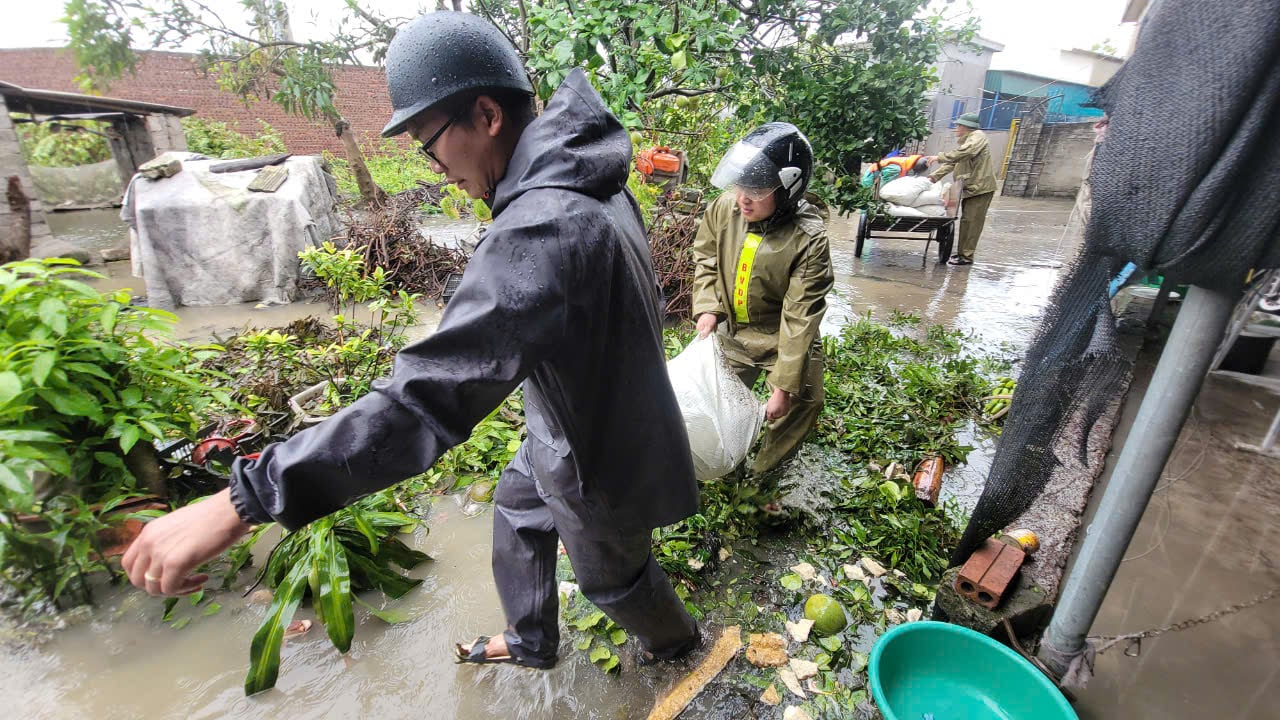 Lũ trên sông Hồng tại Hà Nội sắp lên báo động 3, nước lũ đổ dồn về các sông ở đồng bằng sông Hồng - Ảnh 8.