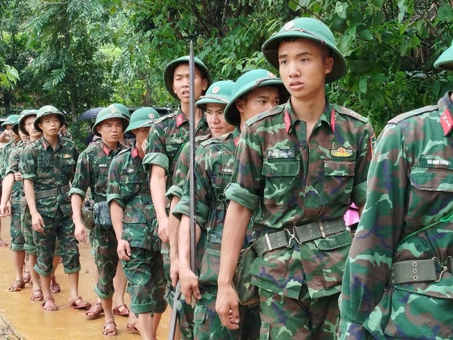Quân khu 2 huy động 300 chiến sĩ tìm kiếm người mất tích tại Làng Nủ (Bảo Yên) - Ảnh 5.