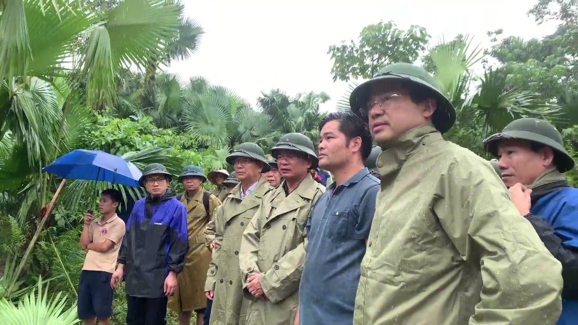Quân khu 2 huy động 300 chiến sĩ tìm kiếm người mất tích tại Làng Nủ (Bảo Yên) - Ảnh 2.