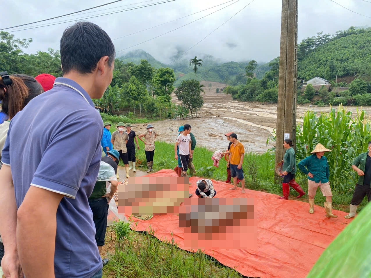 Cập nhật lũ quét Làng Nủ, diễn biến mới nhất từ hiện trường - Ảnh 1.