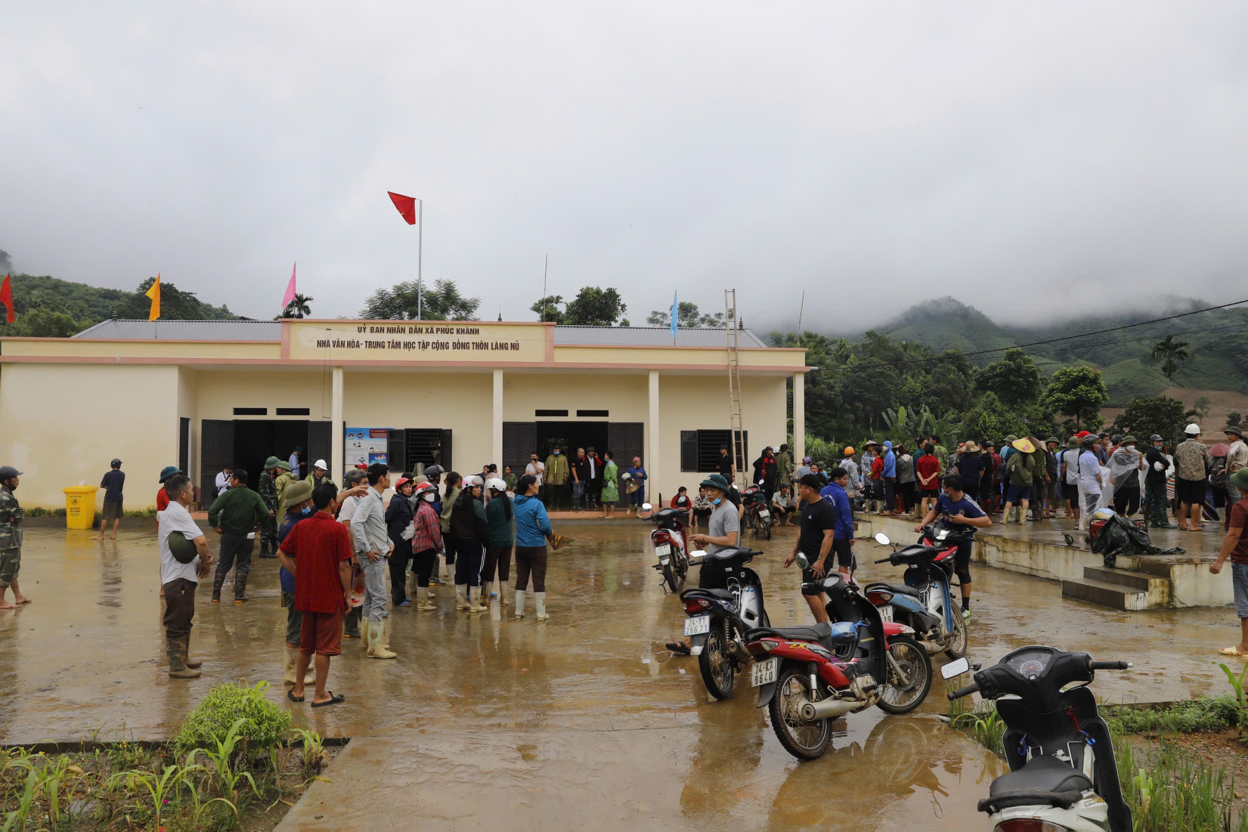 Cập nhật lũ quét Làng Nủ, diễn biến mới nhất từ hiện trường - Ảnh 1.