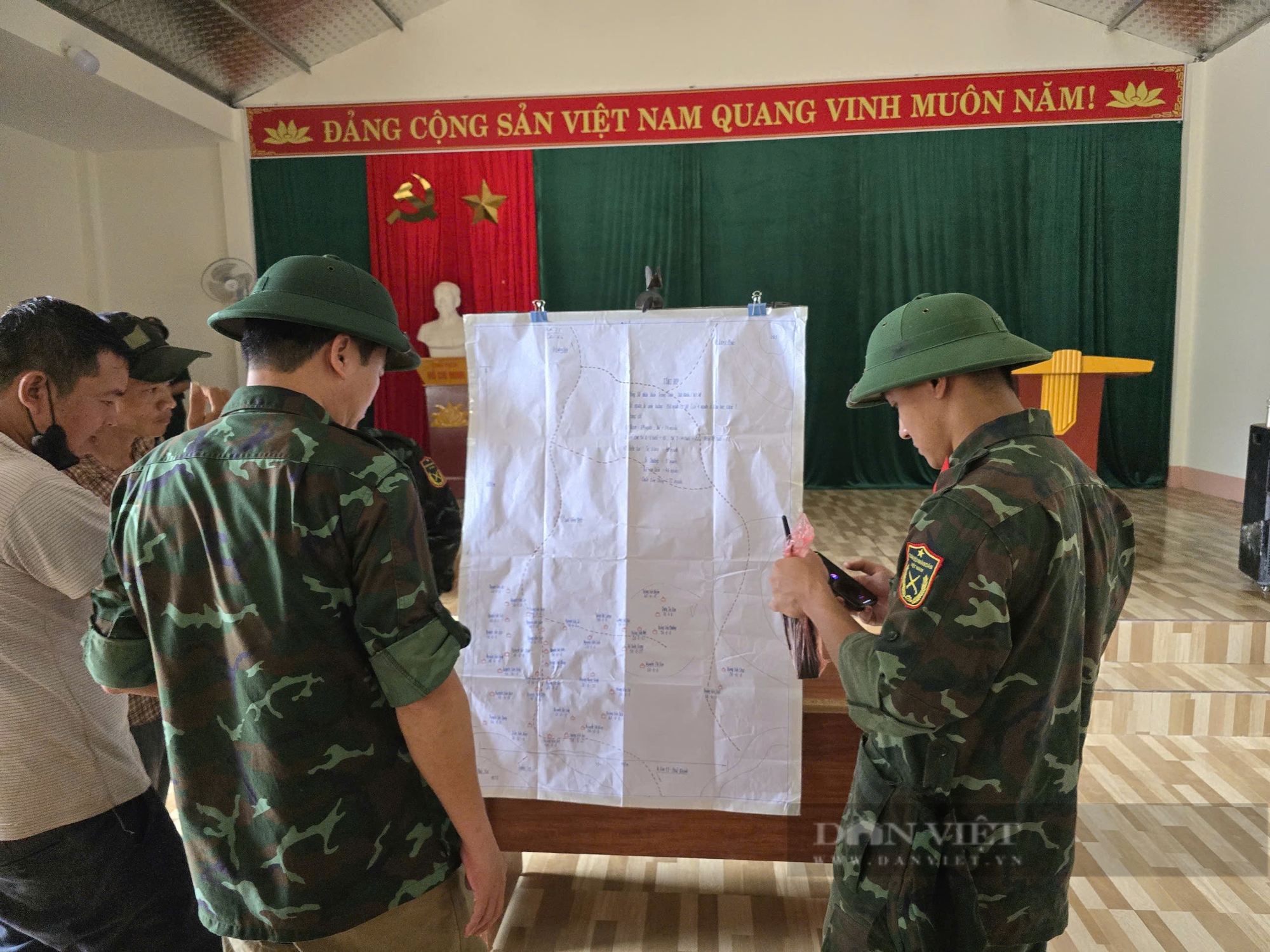 Cập nhật lũ quét Làng Nủ, diễn biến mới nhất từ hiện trường - Ảnh 1.