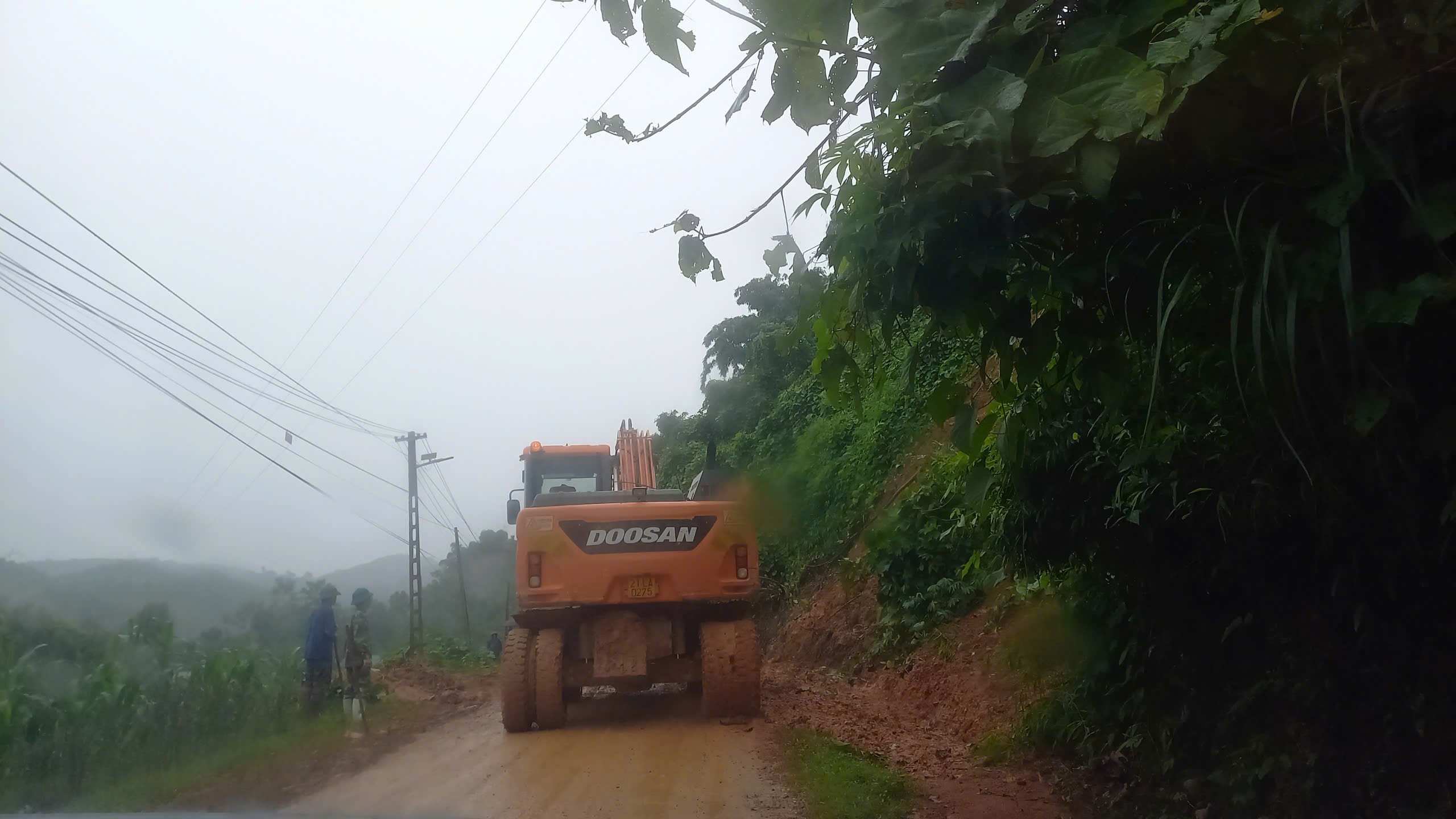 Cập nhật lũ quét Làng Nủ, diễn biến mới nhất từ hiện trường - Ảnh 2.