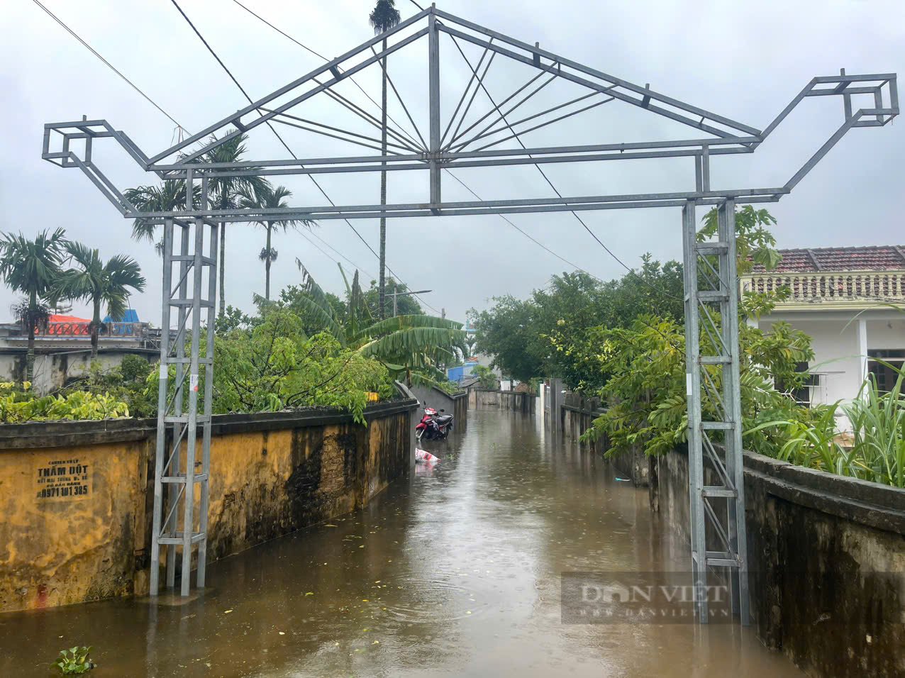 Tin mới nhất lũ trên sông Hồng tại Hà Nội và các sông Miền Bắc chiều nay 11/9: Đóng cửa khẩu phường Phú Thượng - Ảnh 6.