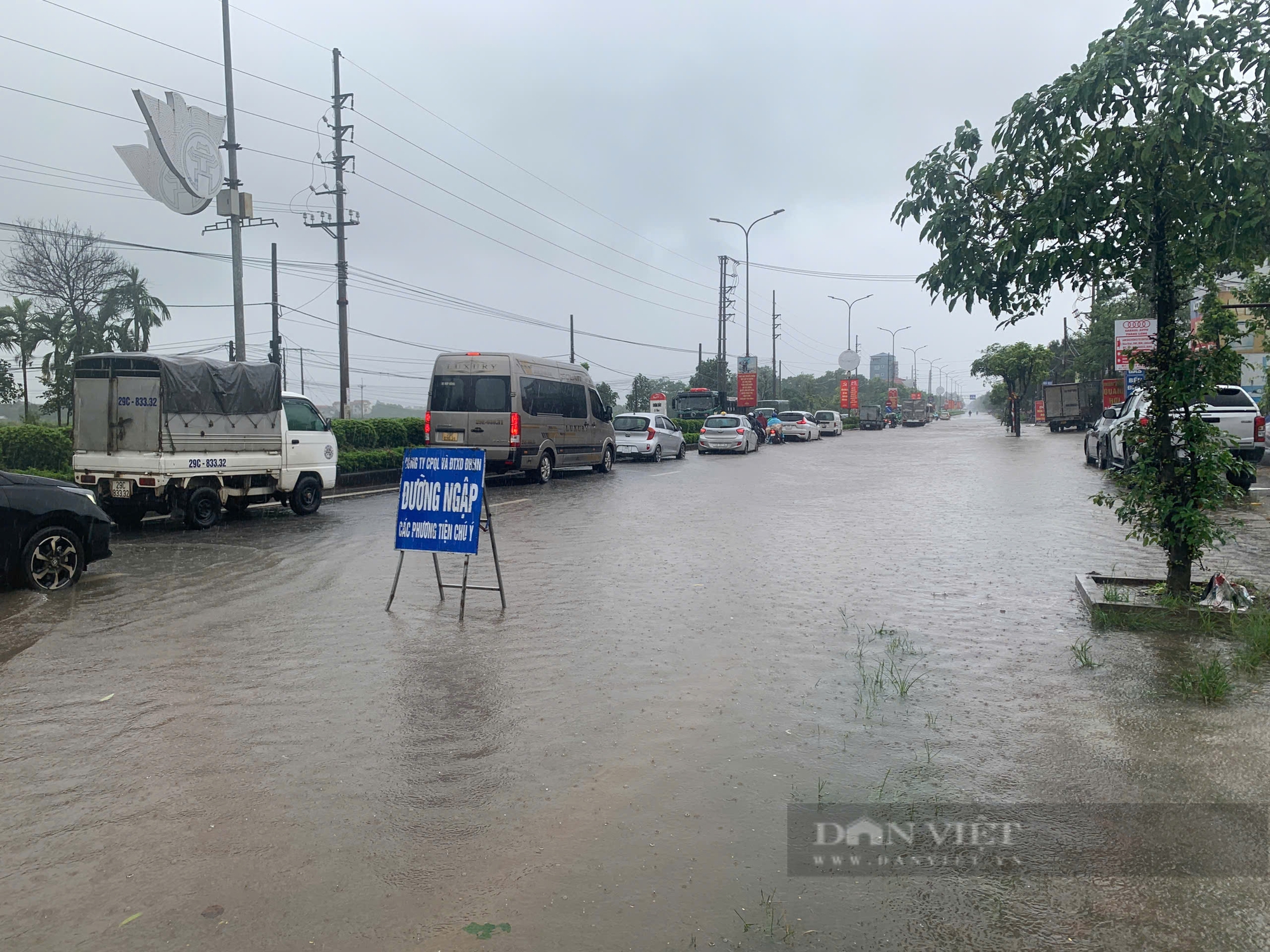 Lũ sông Hồng tại Hà Nội chiều nay sẽ đạt đỉnh, dưới báo động 3 khoảng 20cm, cả nước có 201 người chết, mất tích - Ảnh 1.