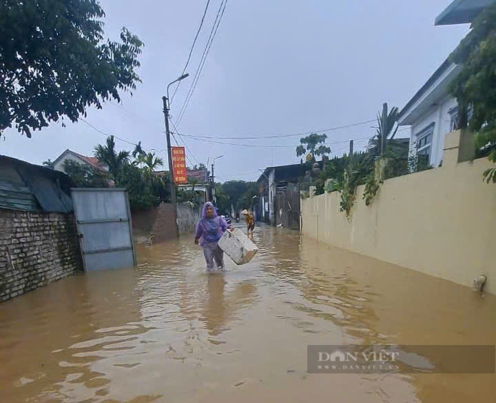 Lũ sông Hồng tại Hà Nội chiều nay sẽ đạt đỉnh, dưới báo động 3 khoảng 20cm, cả nước có 292 người chết, mất tích - Ảnh 1.
