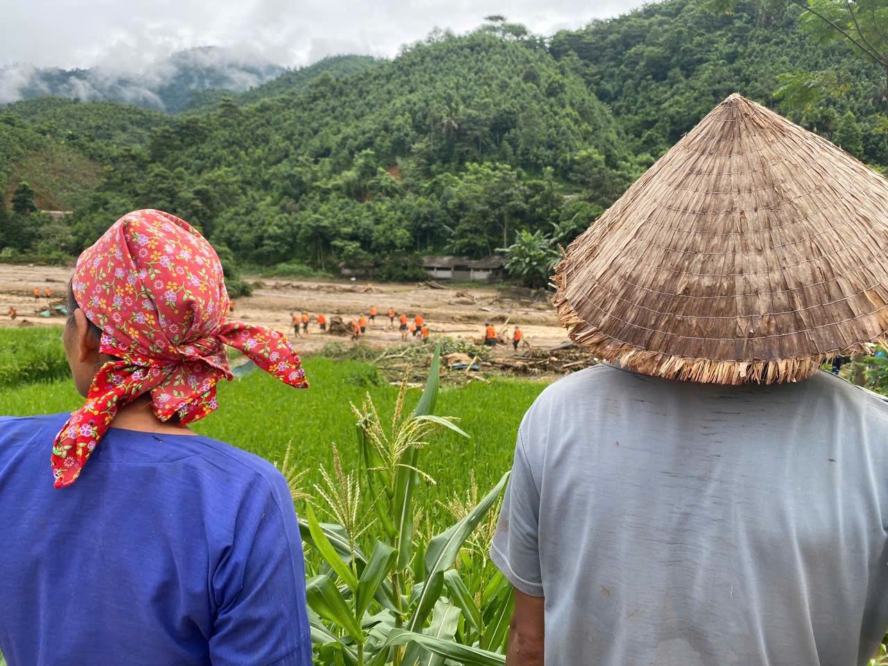 Cập nhật lũ quét Làng Nủ, diễn biến mới nhất từ hiện trường - Ảnh 4.