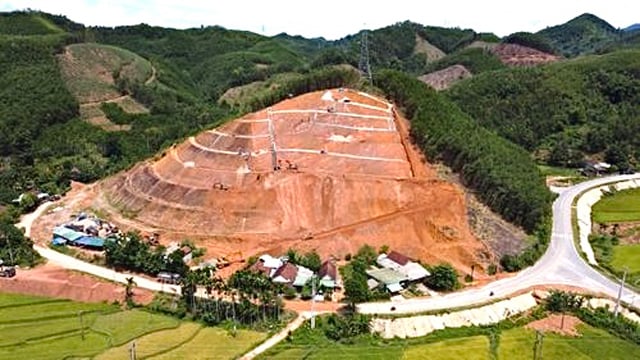 Toàn cảnh bạt sườn núi, làm tường đá chắn “xoá” hoạ sạt lở đất vùi nhà dân ở Quảng Ngãi- Ảnh 5.