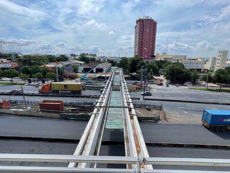 Metro số 1 hoàn thành kết nối cầu các nhà ga, vượt tiến độ 45 ngày - Ảnh 2.