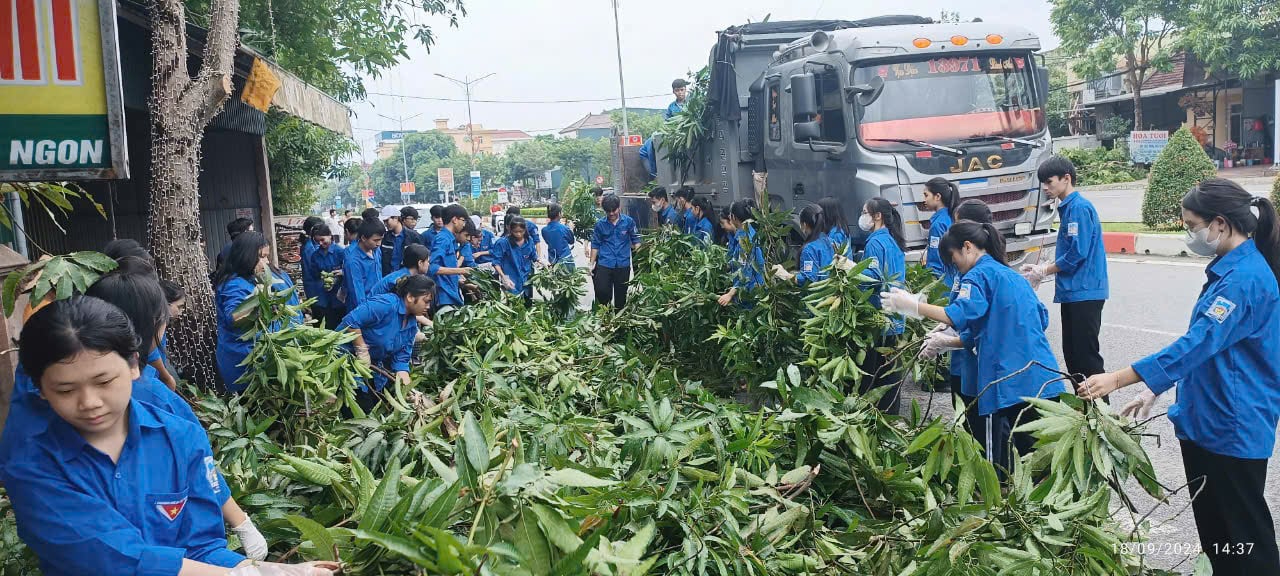 Bão số 4 đang hướng vào miền Trung: Bắt đầu có mưa lớn tại Quảng Bình, Quảng Trị, nhiều tỉnh cho học sinh nghỉ học - Ảnh 10.