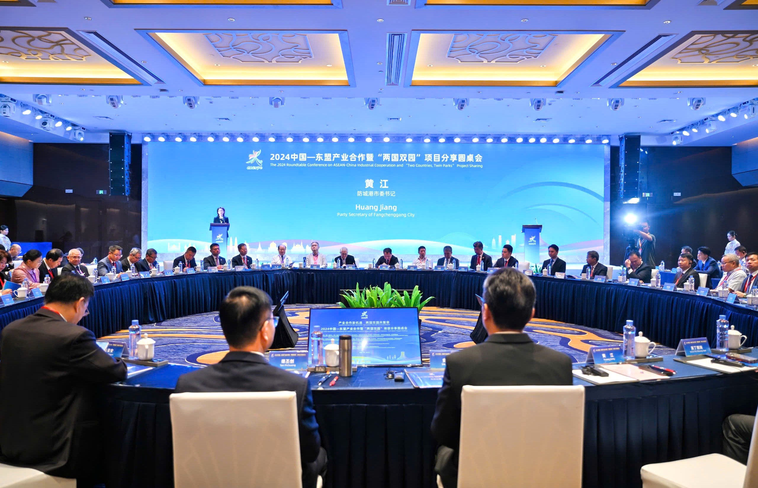 Móng Cái tăng cường hợp tác trên nhiều lĩnh vực với Đông Hưng- Ảnh 1. Móng Cái tăng cường hợp tác trên nhiều lĩnh vực với Đông Hưng- Ảnh 1.