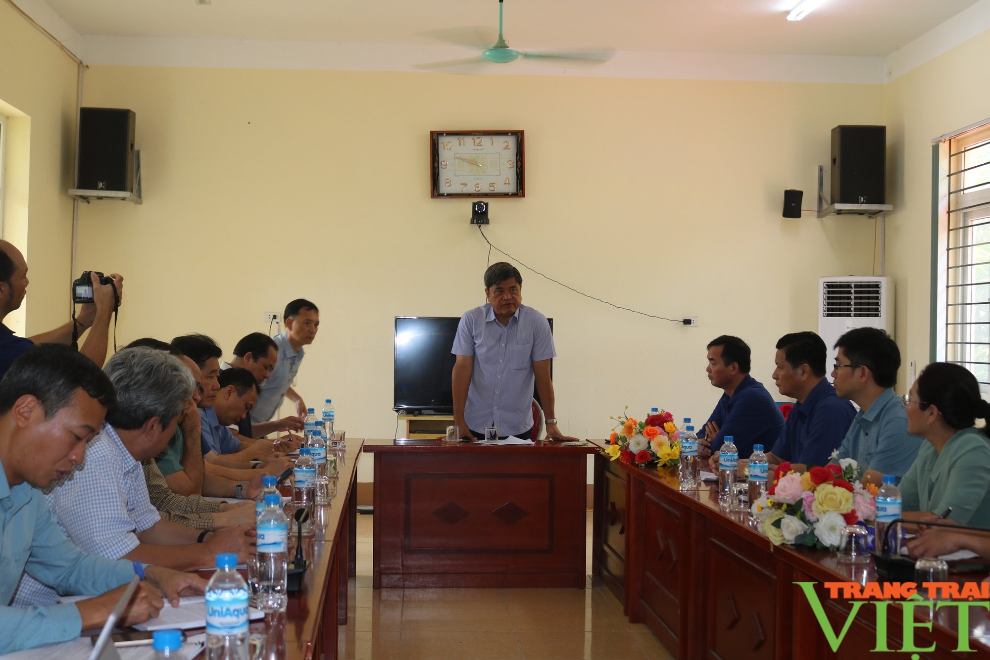 Thứ trưởng Bộ NN&PTNT Trần Thanh Nam cần sớm ổn định cuộc sống, khôi phục sản xuất cho người dân- Ảnh 6. Thứ trưởng Bộ NN&PTNT Trần Thanh Nam cần sớm ổn định cuộc sống, khôi phục sản xuất cho người dân- Ảnh 6.