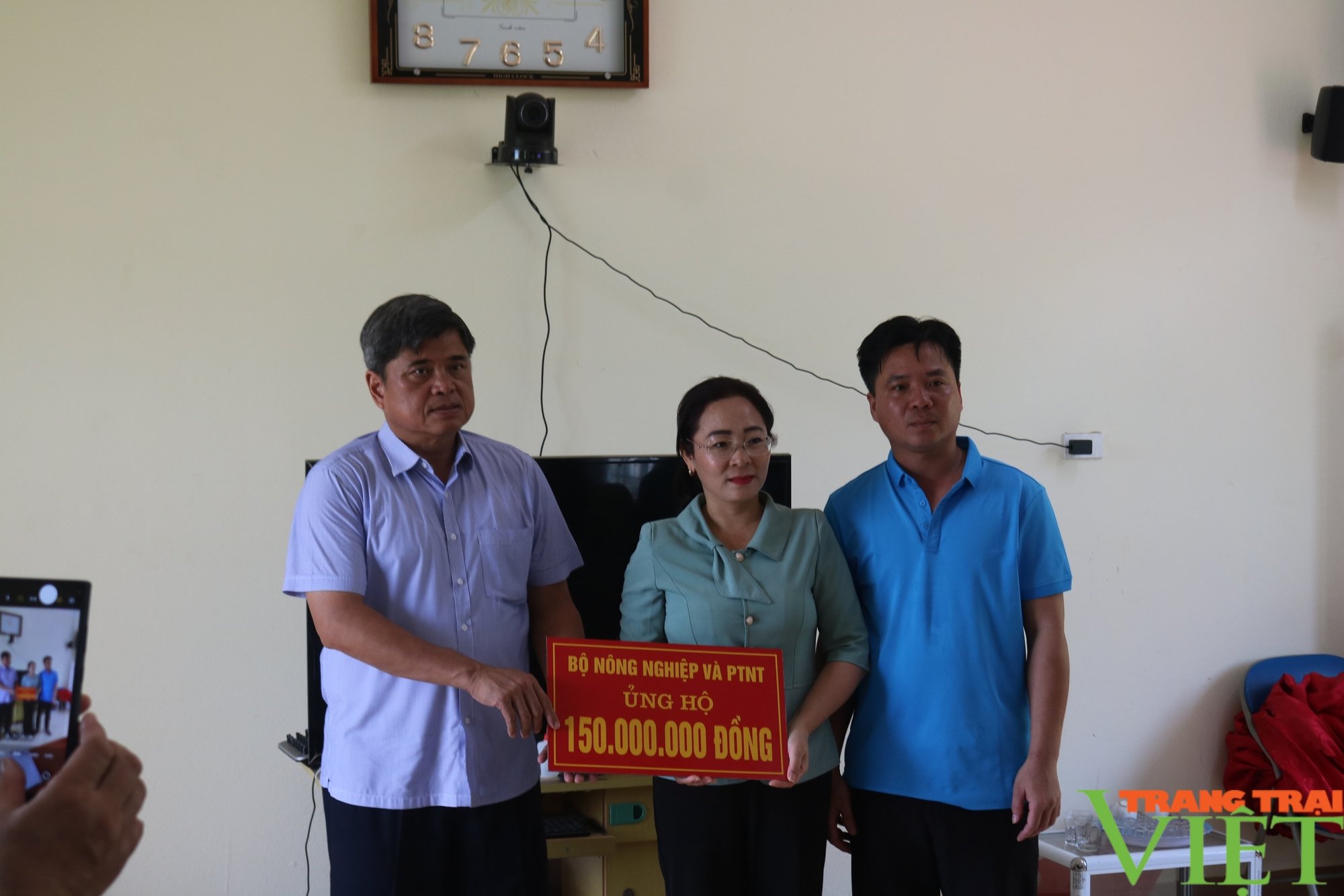 Thứ trưởng Bộ NN&PTNT Trần Thanh Nam cần sớm ổn định cuộc sống, khôi phục sản xuất cho người dân- Ảnh 7. Thứ trưởng Bộ NN&PTNT Trần Thanh Nam cần sớm ổn định cuộc sống, khôi phục sản xuất cho người dân- Ảnh 7.