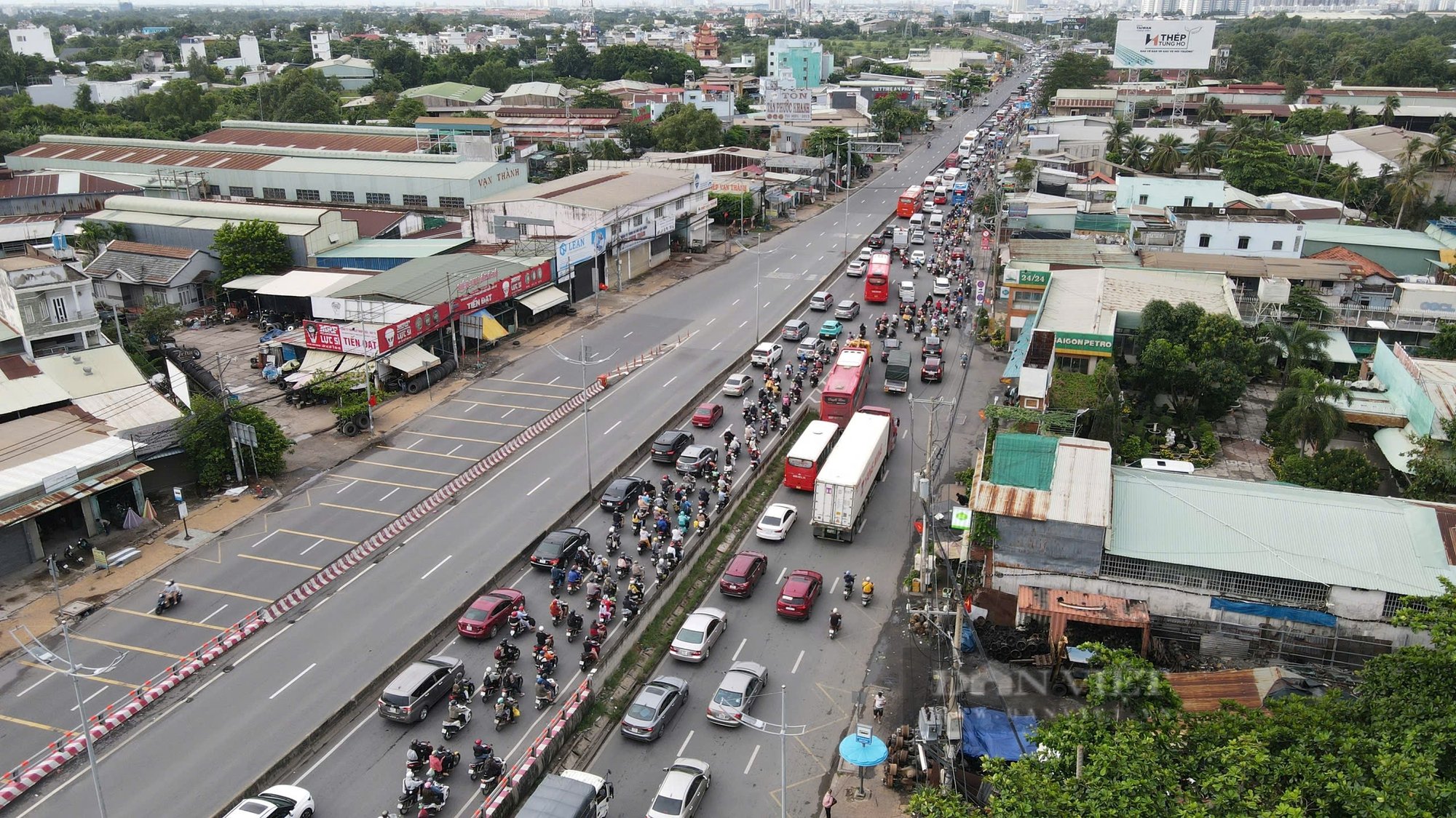 Dòng người nối đuôi đổ về TP.HCM sau kì nghỉ lễ 2/9- Ảnh 8.