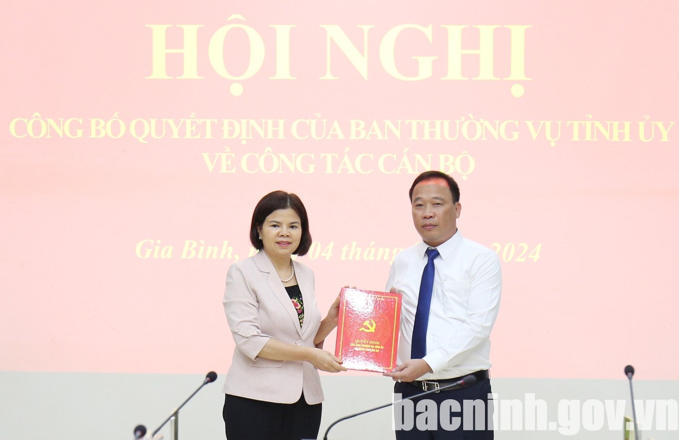 Bắc Ninh: Phó Chủ tịch UBND huyện Tiên Du được giới thiệu để bầu giữ chức Chủ tịch UBND huyện Gia Bình - Ảnh 1.