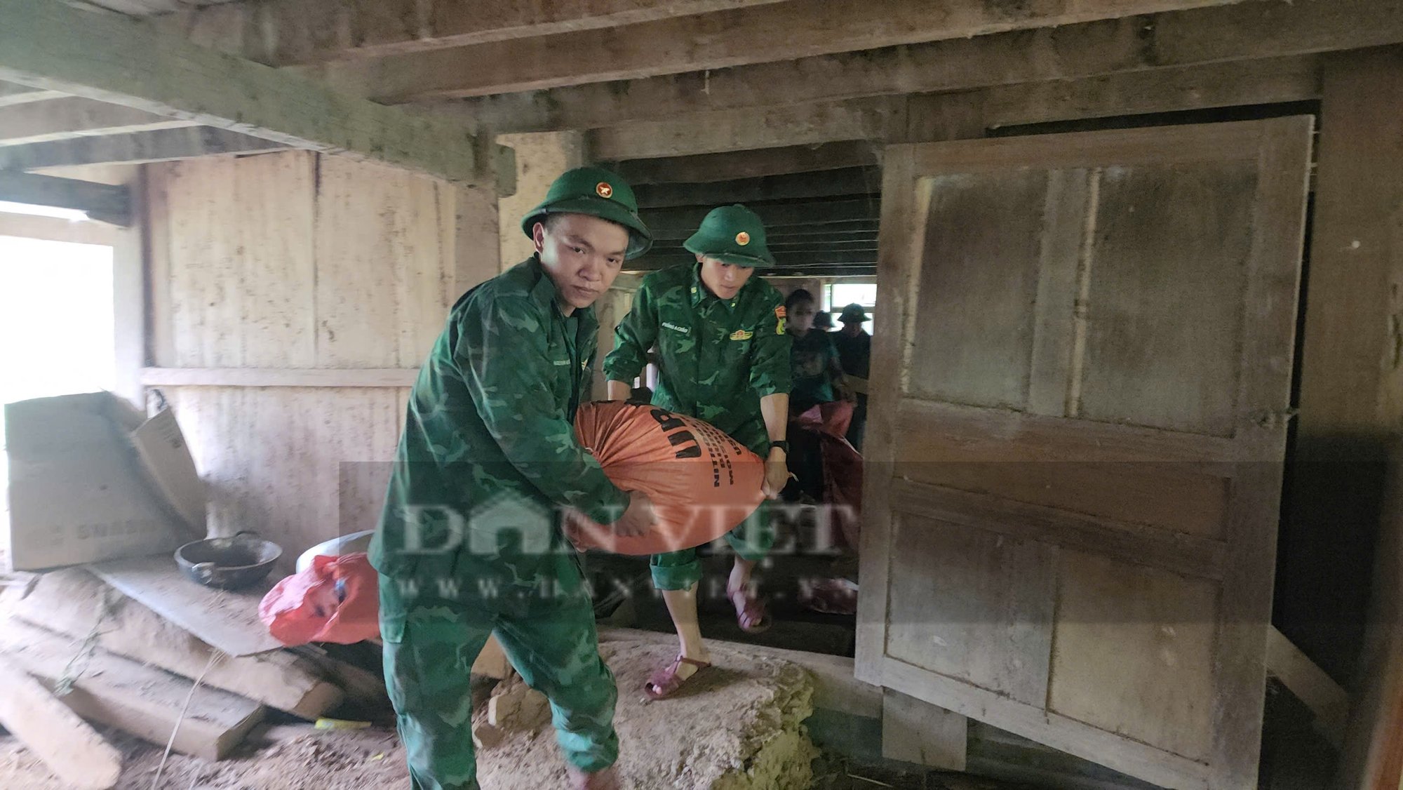 Sơn La: Ảnh hưởng của cơn báo số 3, khiến 1 người chết, 62 ngôi nhà di dời khẩn cấp - Ảnh 3.