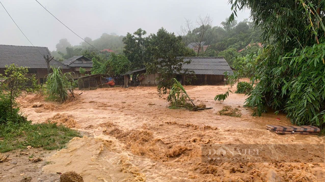 Sơn La: Ảnh hưởng của cơn báo số 3, khiến 1 người chết, 62 ngôi nhà di dời khẩn cấp - Ảnh 1.