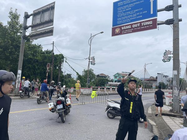 Nước lũ đổ về cuồn cuộn, nhiều nơi ở Thái Nguyên chìm trong biển nước- Ảnh 6.