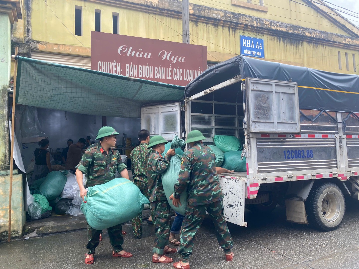 Lạng Sơn: 12 người thương vong, hơn 2500 hộ dân bị thiệt hại do bão số 3 - Ảnh 4.