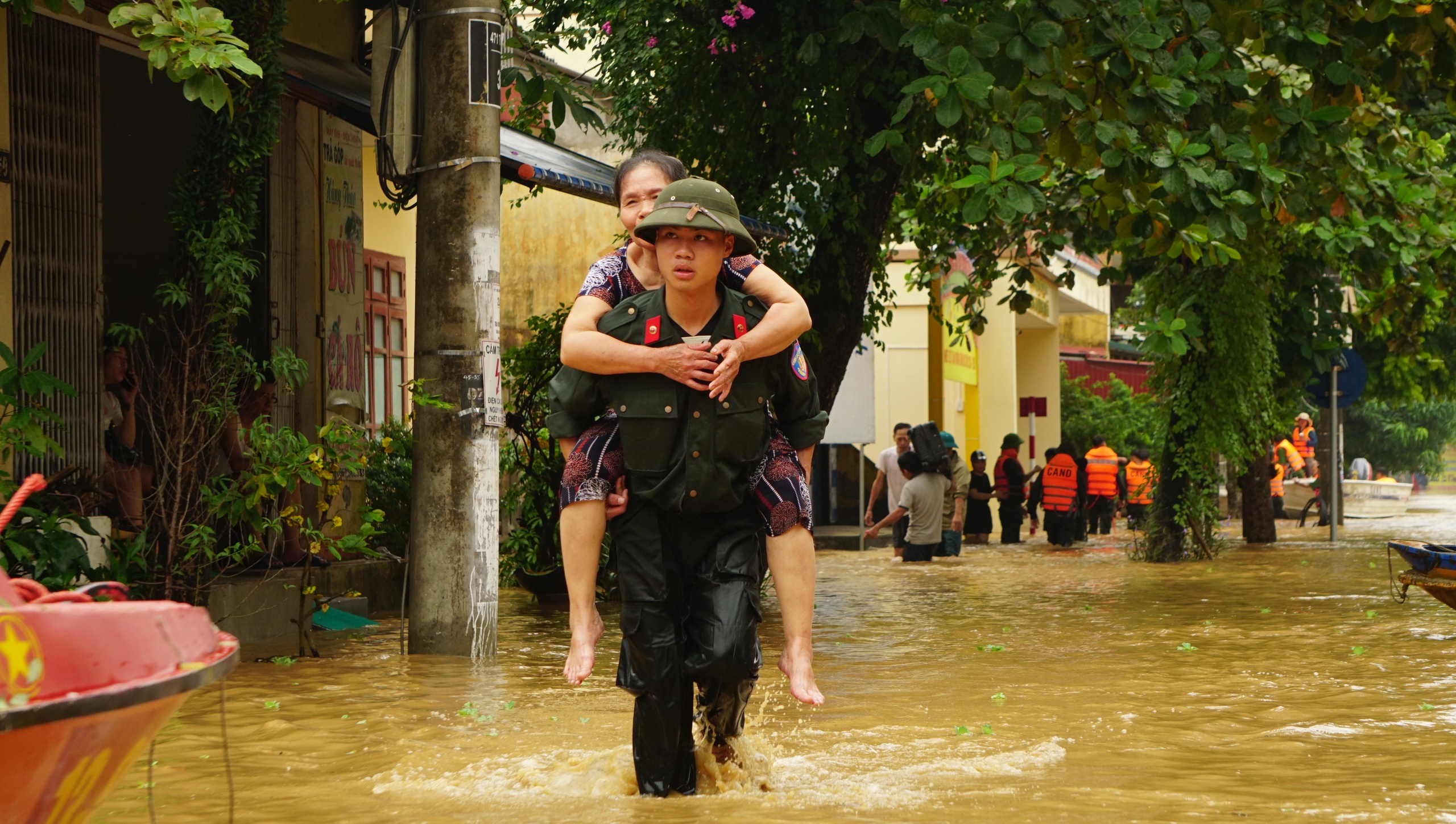 Em nhỏ kể lại phút giây thoát chết do rơi xuống nước sâu - Ảnh 4.