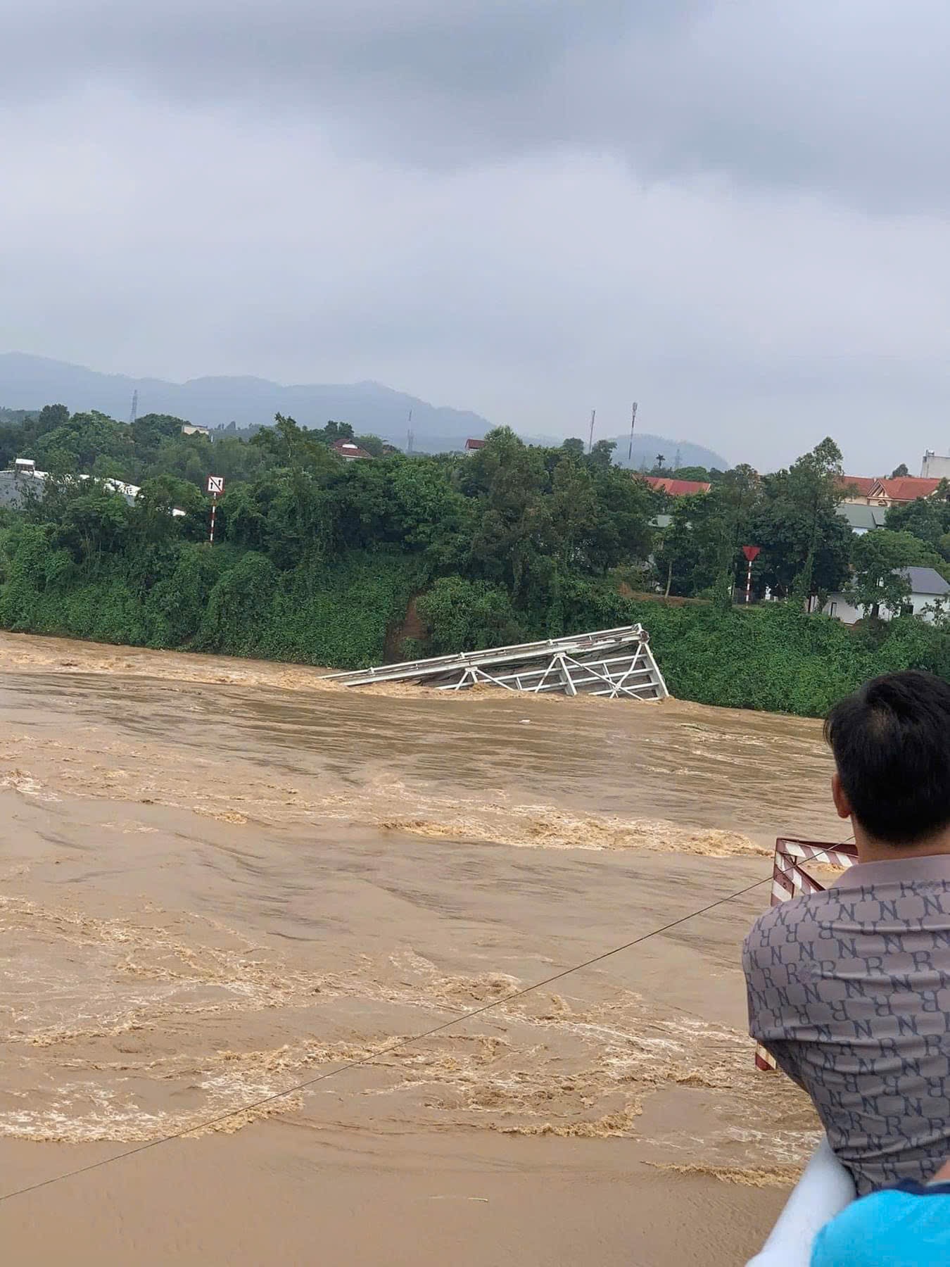 Sập cầu Phong Châu ở Phú Thọ- Ảnh 5.