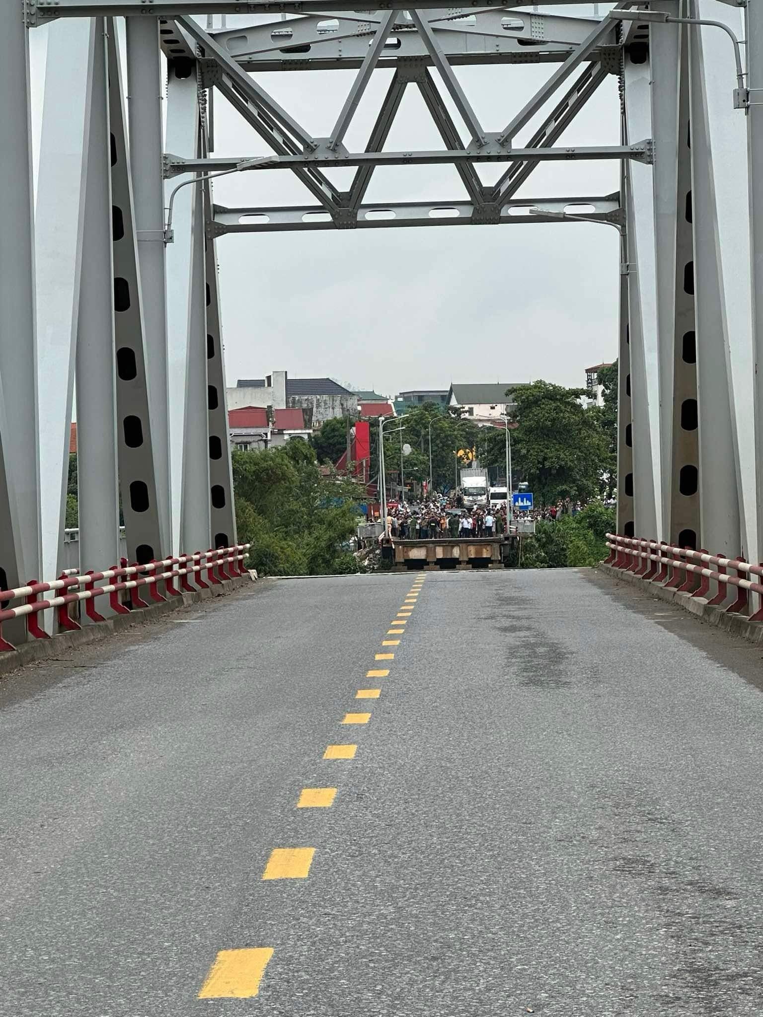 Sập cầu Phong Châu, Bộ GTVT huy động các lực lượng ứng phó với mưa lũ- Ảnh 1.