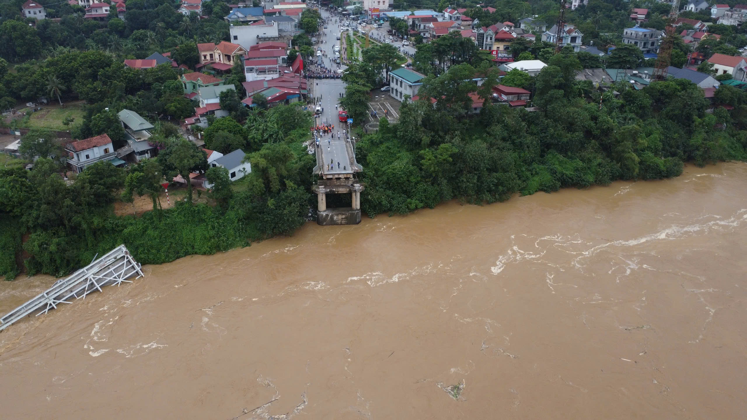 Sập cầu Phong Châu (Phú Thọ), xác định sơ bộ có 8 người mất tích - Ảnh 9.