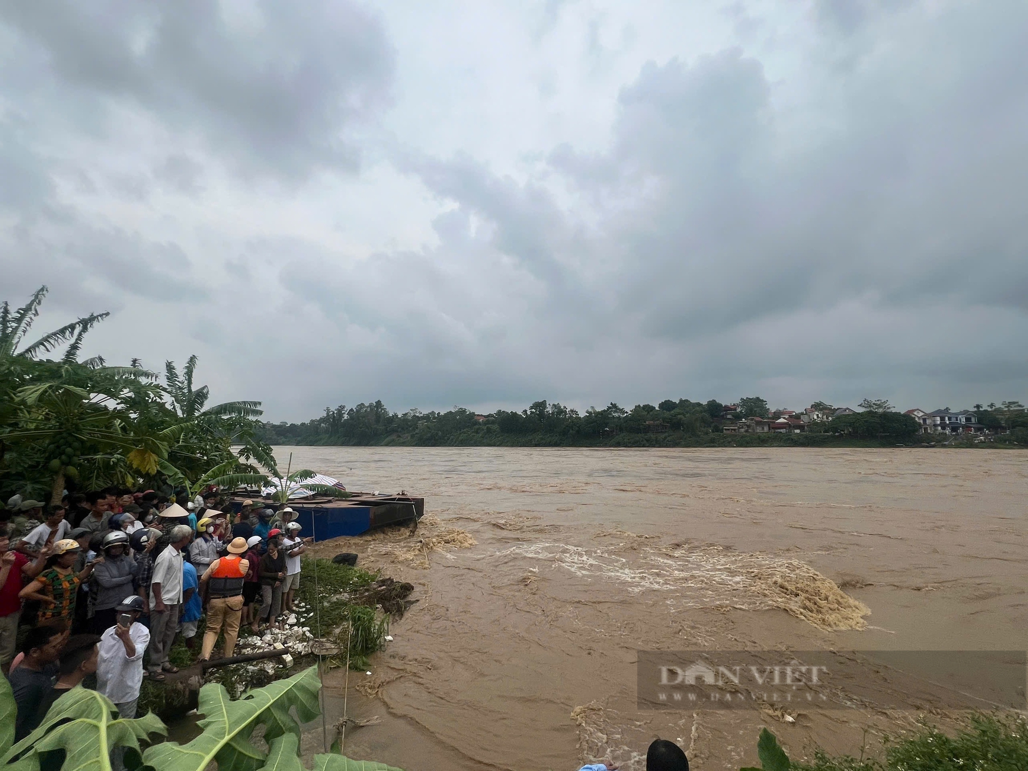 Sập cầu Phong Châu (Phú Thọ), xác định sơ bộ có 8 người mất tích - Ảnh 13.