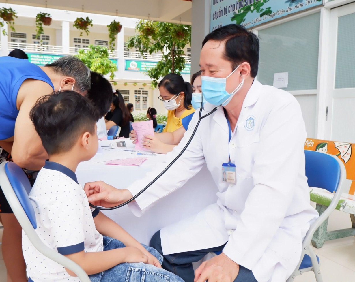 Tăng tốc chiến dịch tiêm vắc xin chống dịch sởi tại TP.HCM - Ảnh 1.