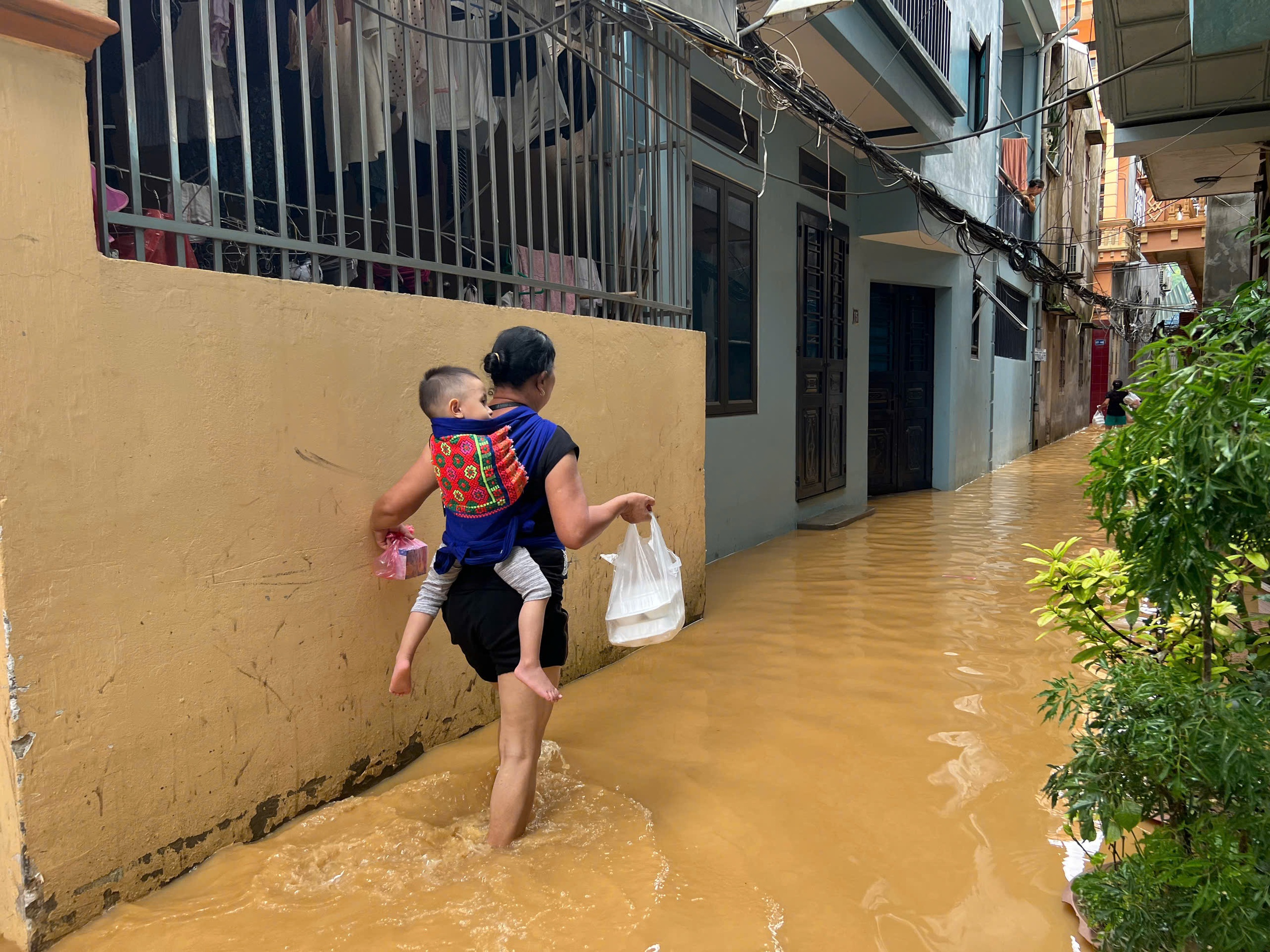 Cao Bằng: Ấm áp tình người nơi "rốn lũ"- Ảnh 2.