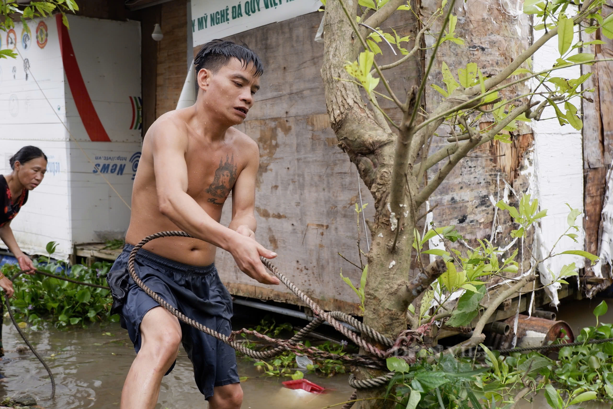 Xóm Phao ven sông Hồng tan hoang sau bão, người dân bất lực vì nước sông Hồng dâng cao  - Ảnh 7.