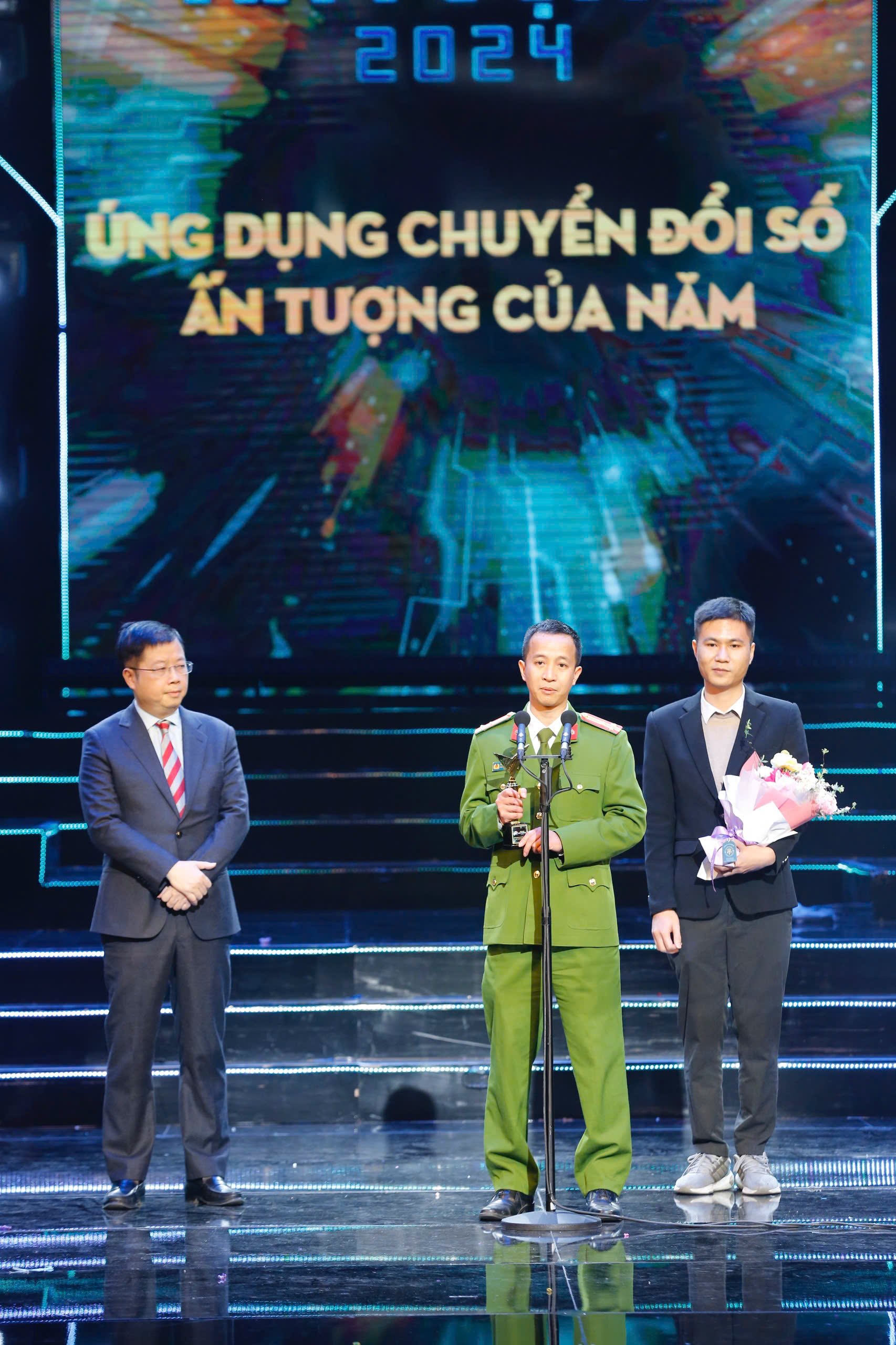 Các giải thưởng VTV Awards 2024: "Anh trai vượt ngàn chông gai" và “Độc đạo" chiến thắng ngoạn mục - Ảnh 10.