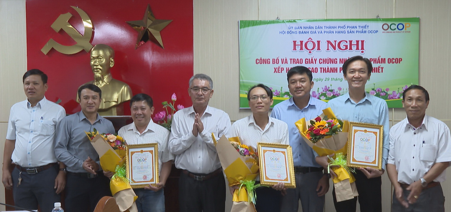 Nước mắm cá cơm, trái thanh long sản phẩm chất lượng đạt OCOP 4 sao ở Bình Thuận - Ảnh 6.