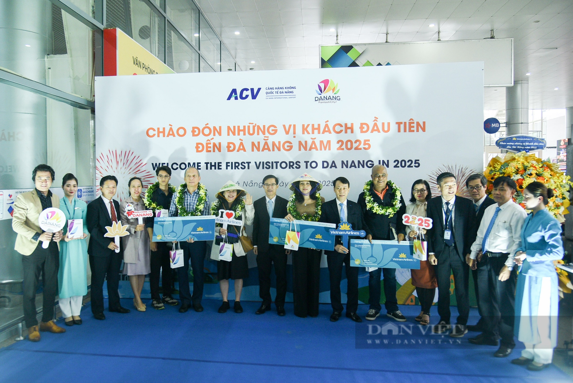 Hình ảnh gần 3.000 du khách "mở hàng" du lịch Đà Nẵng năm 2025- Ảnh 5.