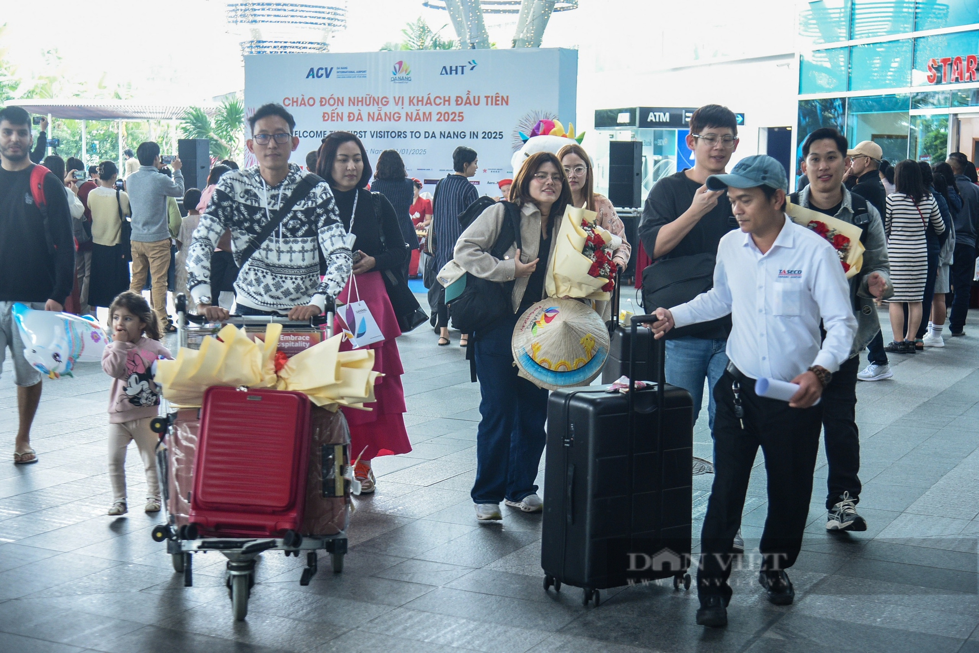Hình ảnh gần 3.000 du khách "mở hàng" du lịch Đà Nẵng năm 2025- Ảnh 11.