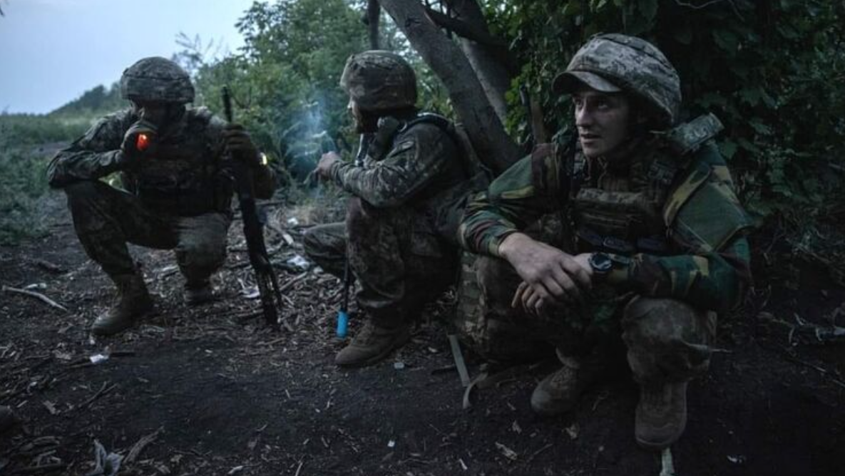 Ukraine điều tra vụ binh sĩ đào ngũ hàng loạt ở chiến trường khốc liệt nhất - Ảnh 1.