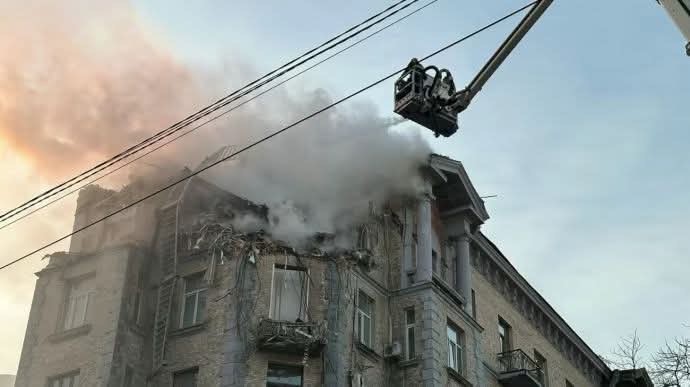 Ông Zelensky phản ứng trước cuộc tấn công của Nga vào đêm giao thừa - Ảnh 1.