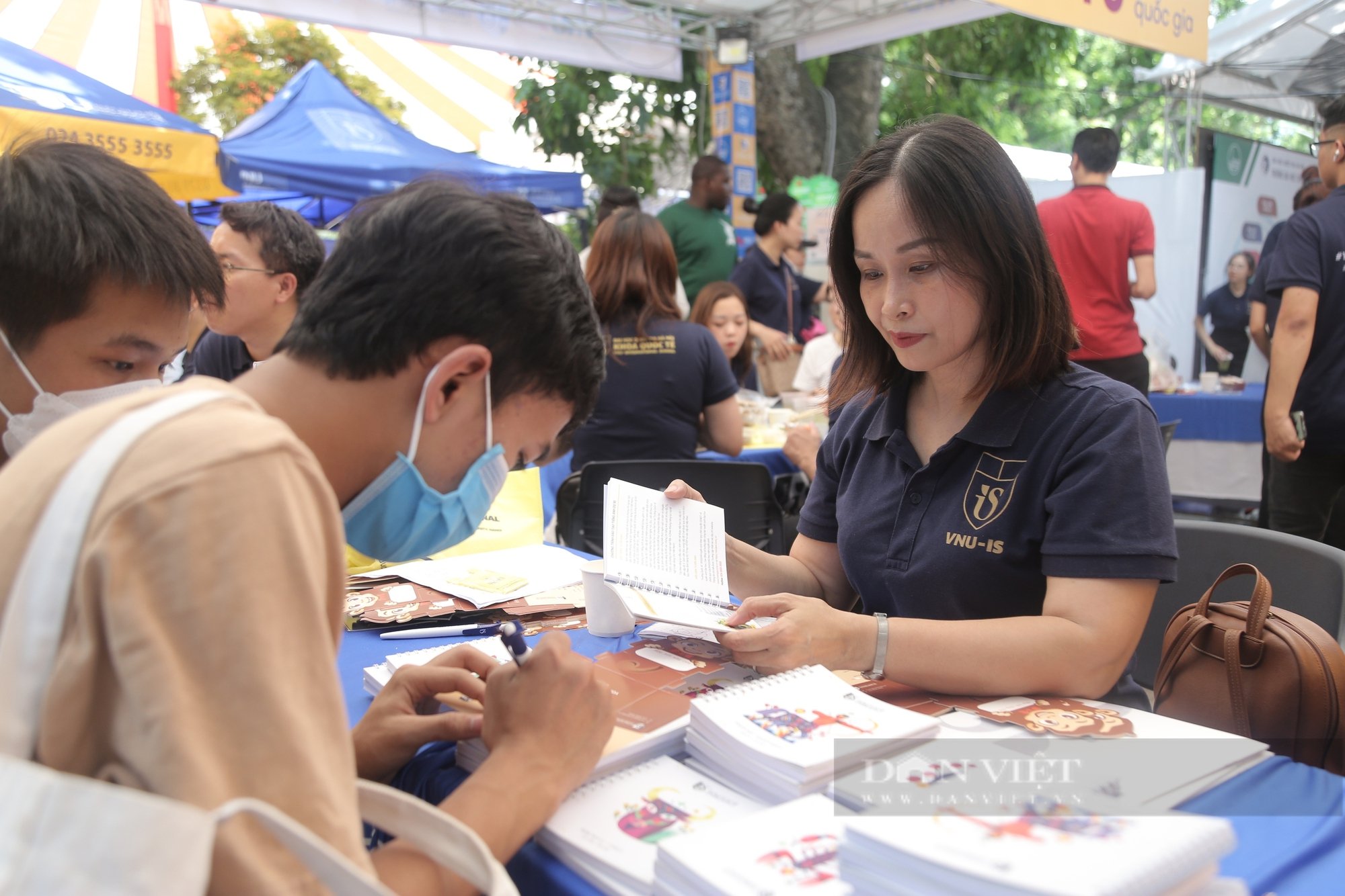 Cập nhật phương án tuyển sinh đại học năm 2025: Rút gọn phương thức, nhiều ngành mới, “hot"- Ảnh 1.