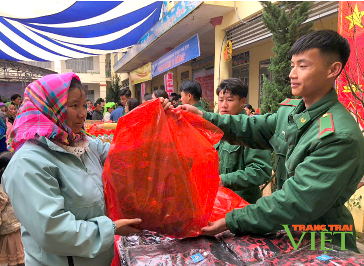 Rộn ràng chương trình "Xuân Biên phòng ấm lòng dân bản" - Ảnh 2.