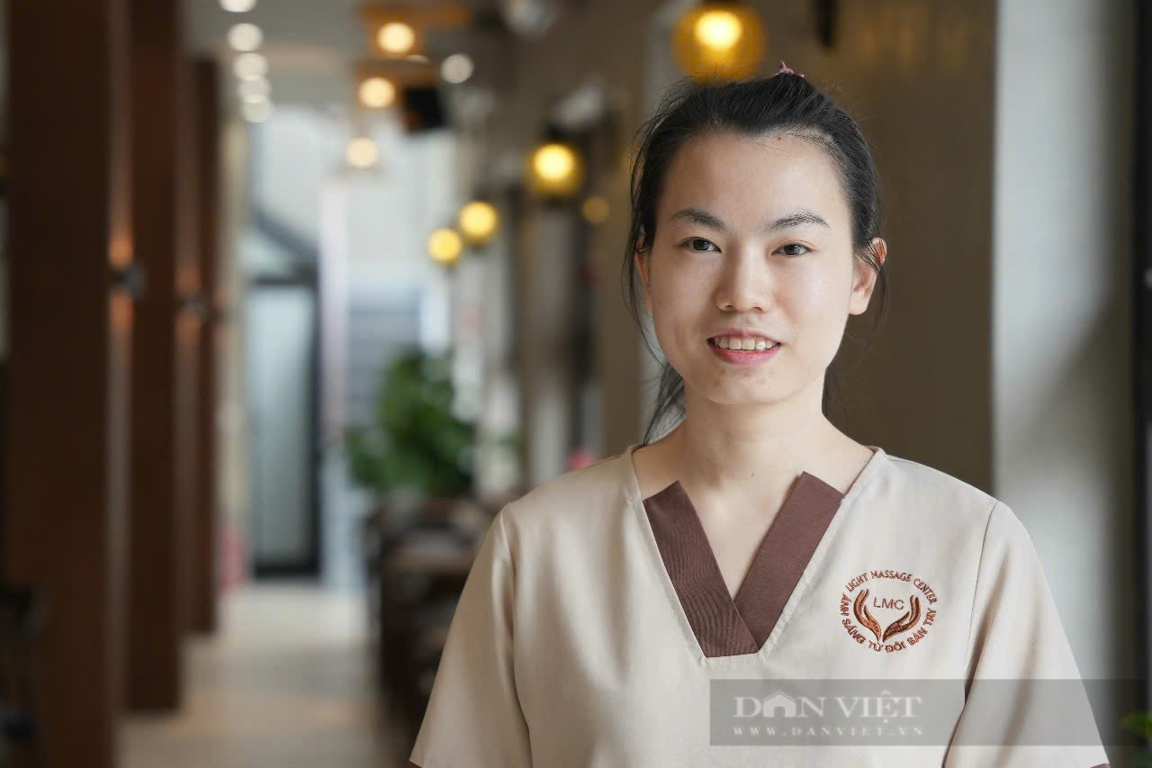 Cặp đôi khiếm thị nên duyên vợ chồng nhờ làm nghề mát-xa  - Ảnh 1.